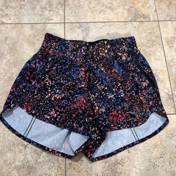 Lululemon Tracker Short V *4" Flowerescent Multi - Picture 1 of 3